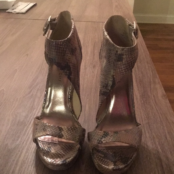 Madden Girl Snakeskin heels - Picture 3 of 5